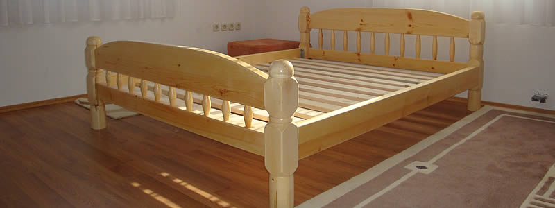 Veliki krevet dimenzija 160 cm x 190 cm.